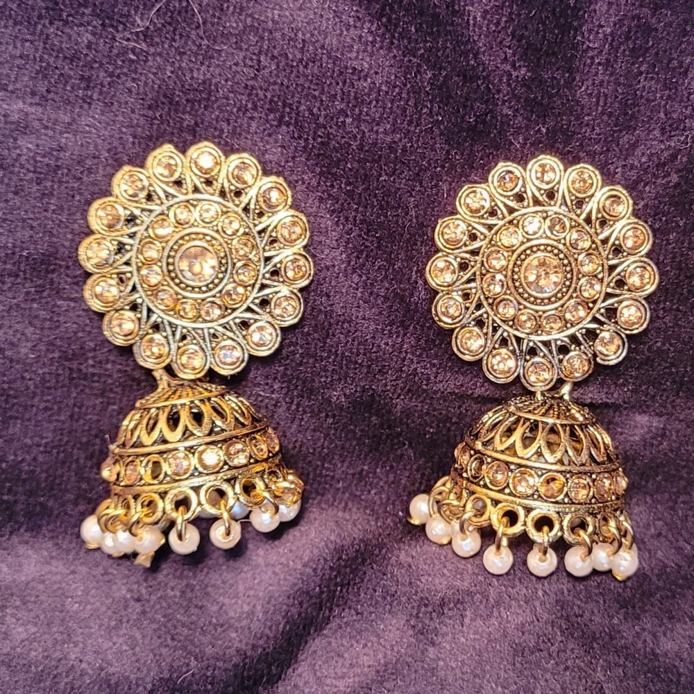 Jhumka earrings / Indian jewelry